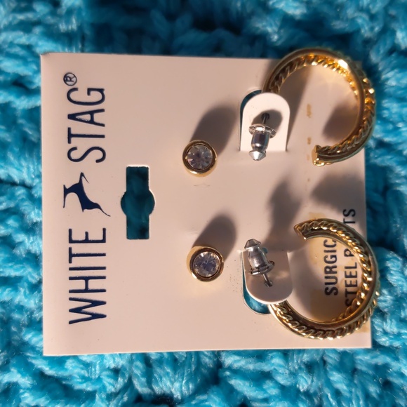 White Stag Set Of Two Gold Tone Pierced  Earrings - Picture 2 of 4